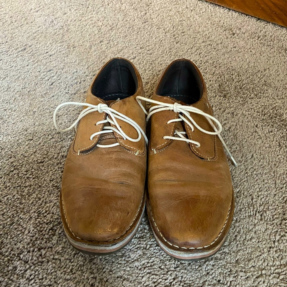 Steve Madden tan leather shoes
